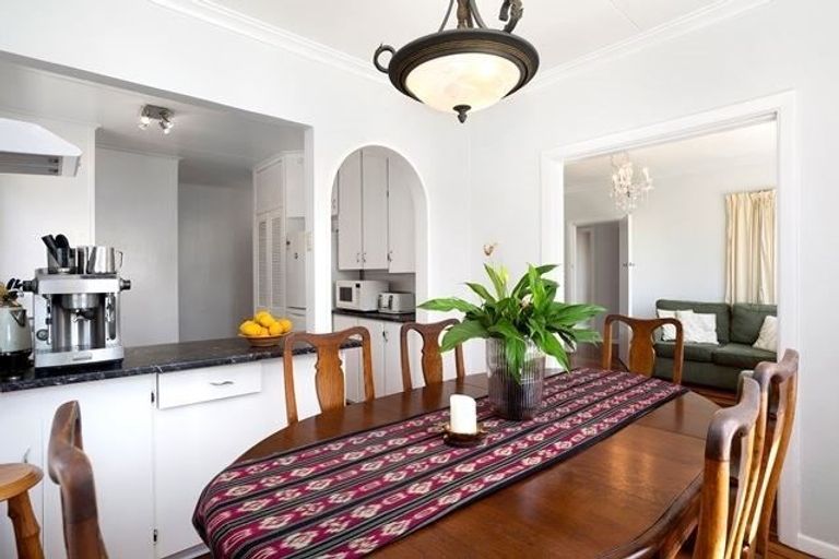 Photo of property in 18 Bell Street, Tawa, Wellington, 5028