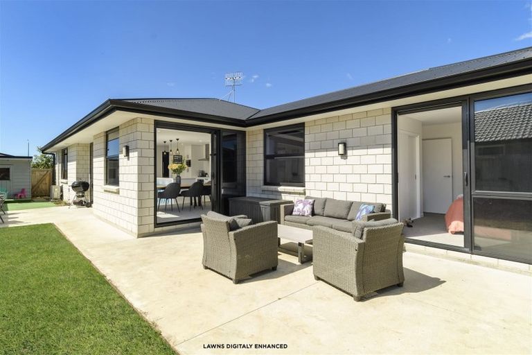 Photo of property in 28 Te Kio Crescent, Papamoa Beach, Papamoa, 3118
