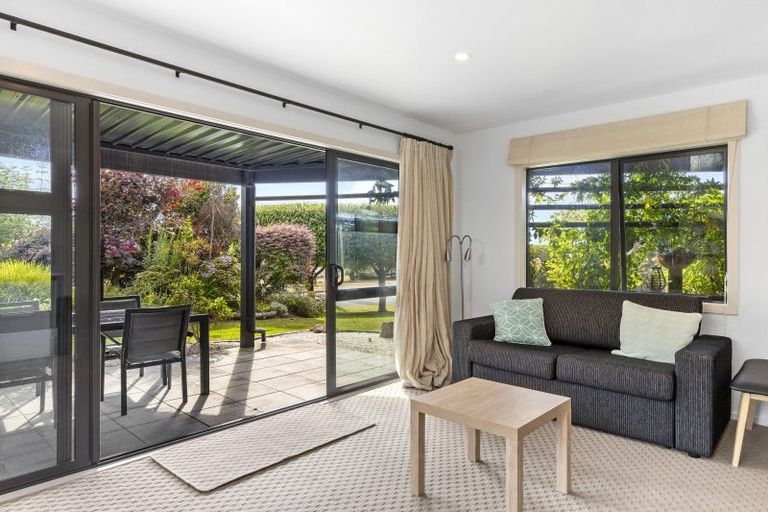 Photo of property in 2 Cherry Lane, Acacia Bay, Taupo, 3330