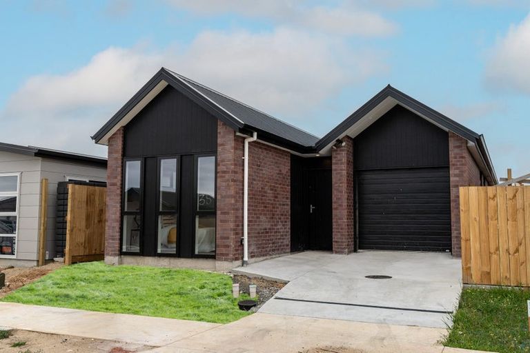 Photo of property in 23 Waruhia Crescent, Rototuna North, 3281