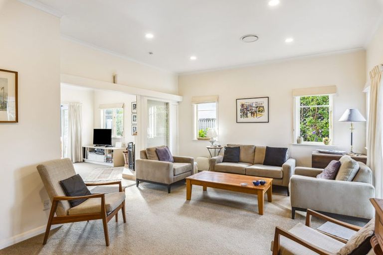 Photo of property in 43 Golf Road, Paraparaumu Beach, Paraparaumu, 5032