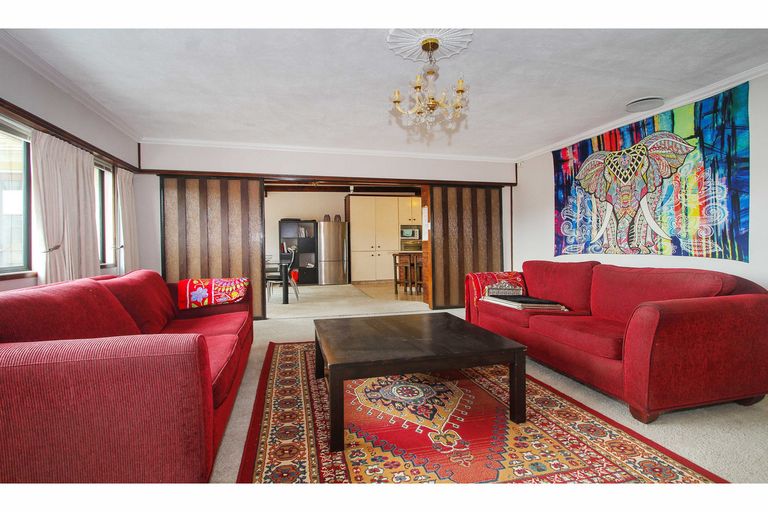 Photo of property in 1/52 Pupuke Road, Hillcrest, Auckland, 0627