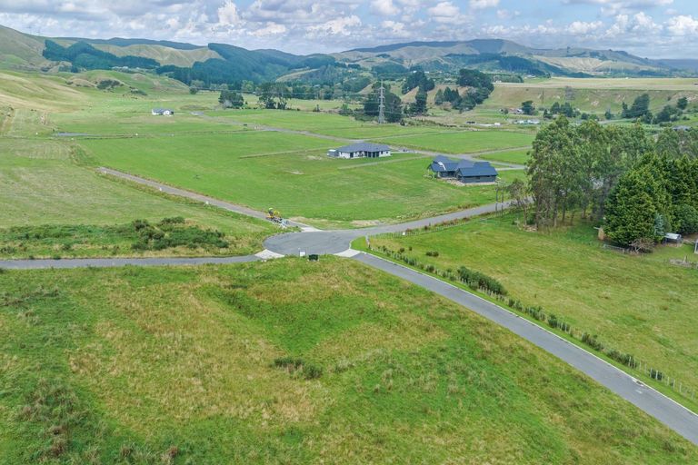 Photo of property in 23 Tuscany Way, Fitzherbert, 4410