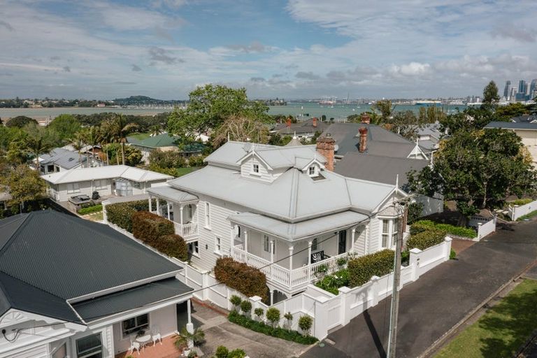 Photo of property in 31 Richmond Avenue, Northcote Point, Auckland, 0627