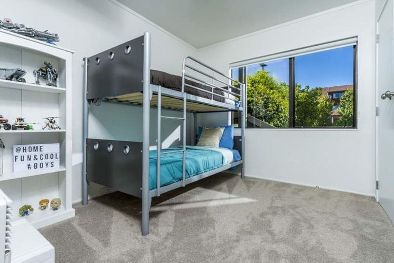 Photo of property in 10 Bellbird Rise, Murrays Bay, Auckland, 0630