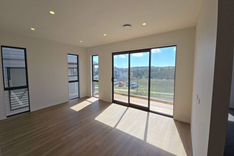 Photo of property in 14 Grand Ridge Avenue, Flat Bush, Auckland, 2019