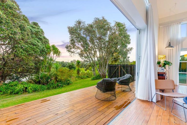 Photo of property in 16a Renata Crescent, Te Atatu Peninsula, Auckland, 0610