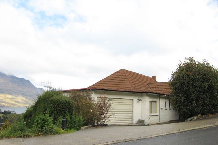 Photo of property in 4 Wakatipu Heights, Queenstown, 9300