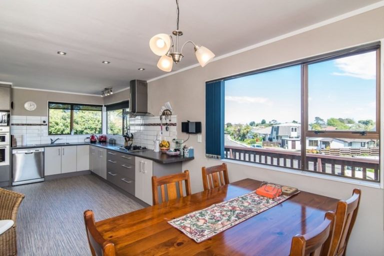 Photo of property in 16 Nugget Grove, Raumati Beach, Paraparaumu, 5032