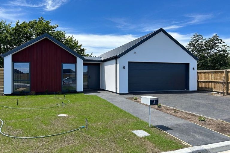 Photo of property in 18 Lorenzos Lane, Halswell, Christchurch, 8025