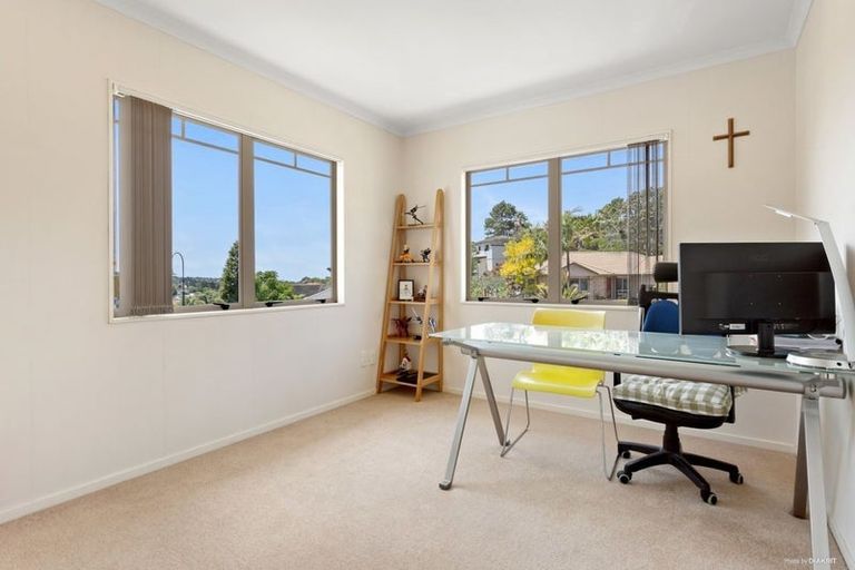 Photo of property in 5 Landvale Court, Browns Bay, Auckland, 0630