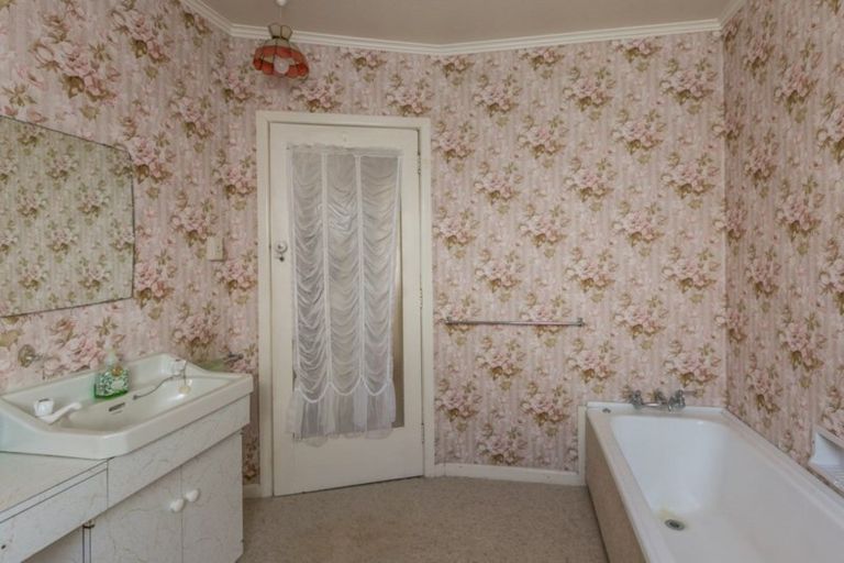 Photo of property in 28 Lighthouse Road, Bluff Hill, Napier, 4110