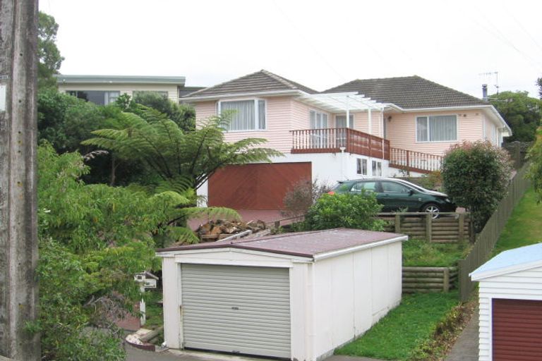 Photo of property in 43 The Drive, Tawa, Wellington, 5028