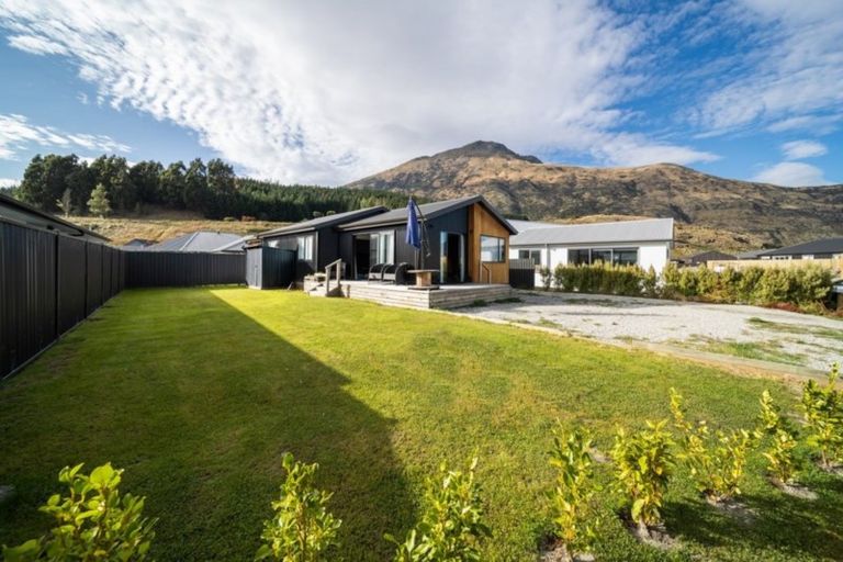 Photo of property in 32 Silver Street, Lower Shotover, Queenstown, 9304