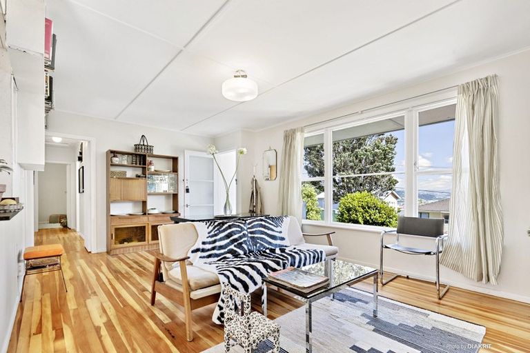 Photo of property in 27 Ahuriri Street, Strathmore Park, Wellington, 6022