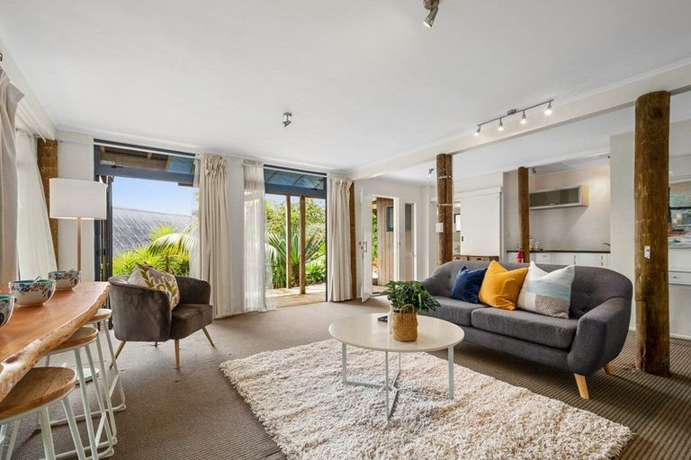 Photo of property in 15 Annison Avenue, Glen Eden, Auckland, 0602