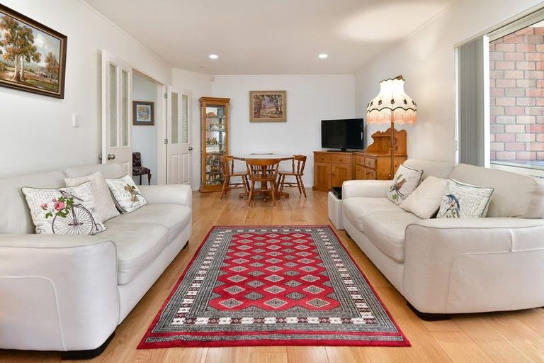 Photo of property in 110 Lakeside Drive, Orewa, 0931