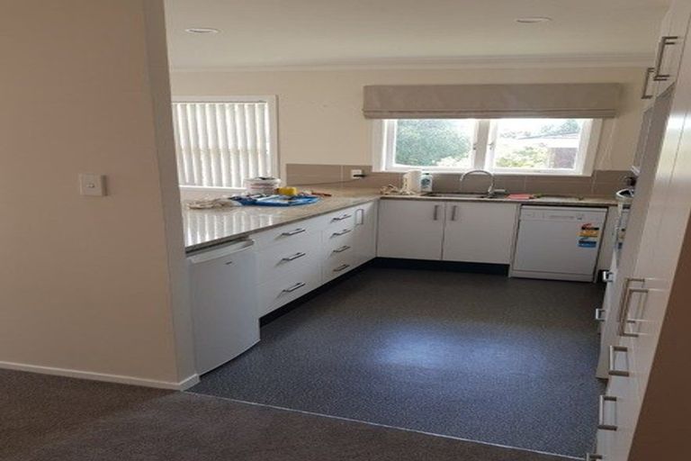 Photo of property in 1/162 Onewa Road, Northcote, Auckland, 0627
