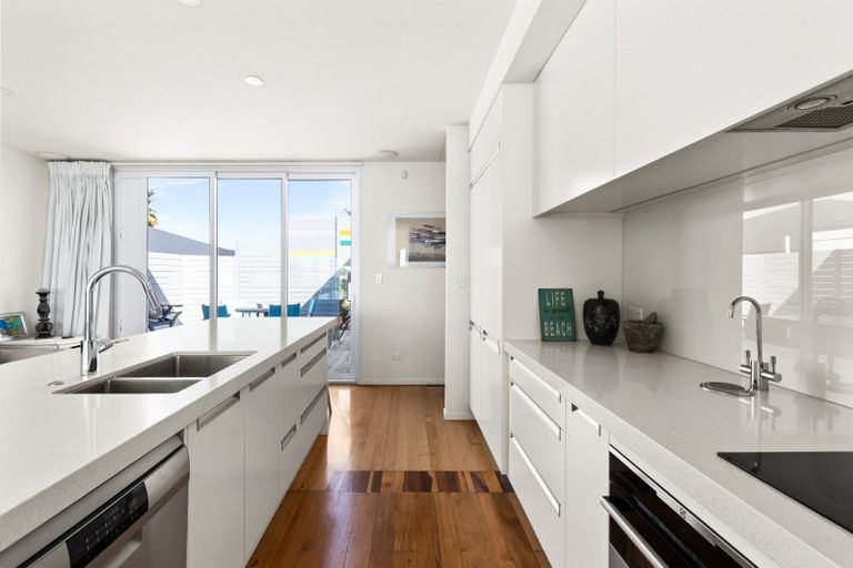 Photo of property in 70 The Esplanade, Westshore, Napier, 4110