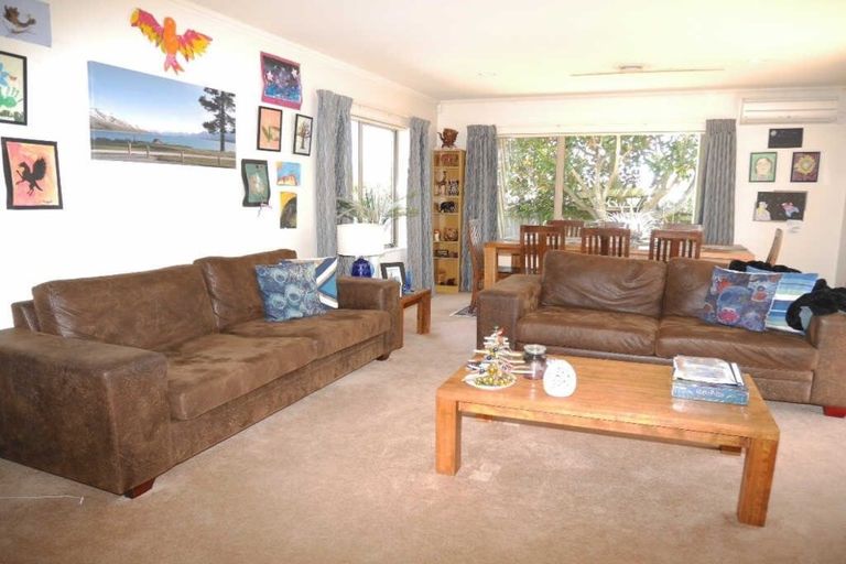 Photo of property in 127 Guildford Drive, Paraparaumu Beach, Paraparaumu, 5032