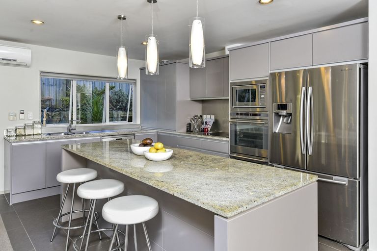 Photo of property in 6 Mulu Place, Fairview Heights, Auckland, 0632