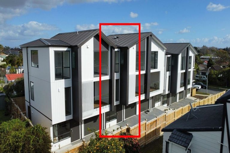 Photo of property in 24d Tomintoul Place, Highland Park, Auckland, 2010