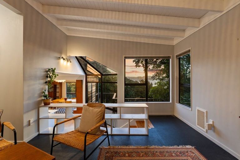 Photo of property in 19 Kaitawa Road, York Bay, Lower Hutt, 5013