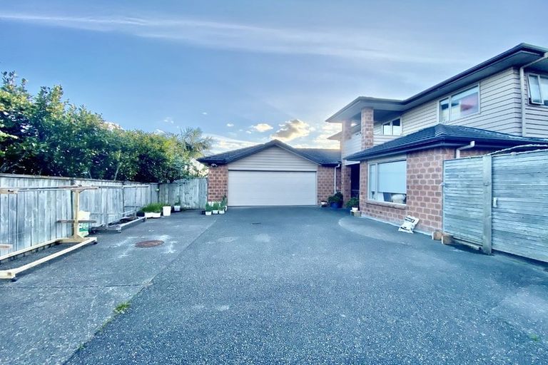 Photo of property in 12 Keating Rise, Northcross, Auckland, 0632