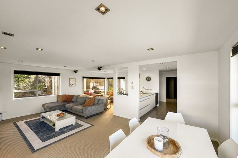 Photo of property in 273 Dowse Drive, Maungaraki, Lower Hutt, 5010