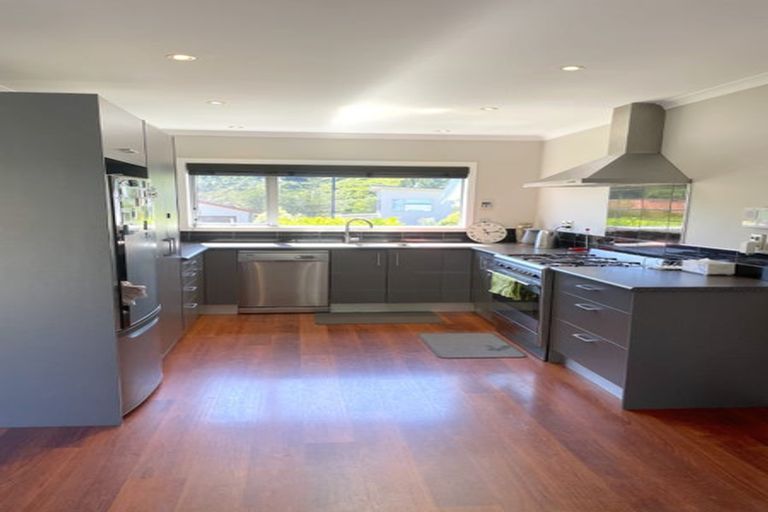 Photo of property in 40 Te Puia Drive, Aotea, Porirua, 5024