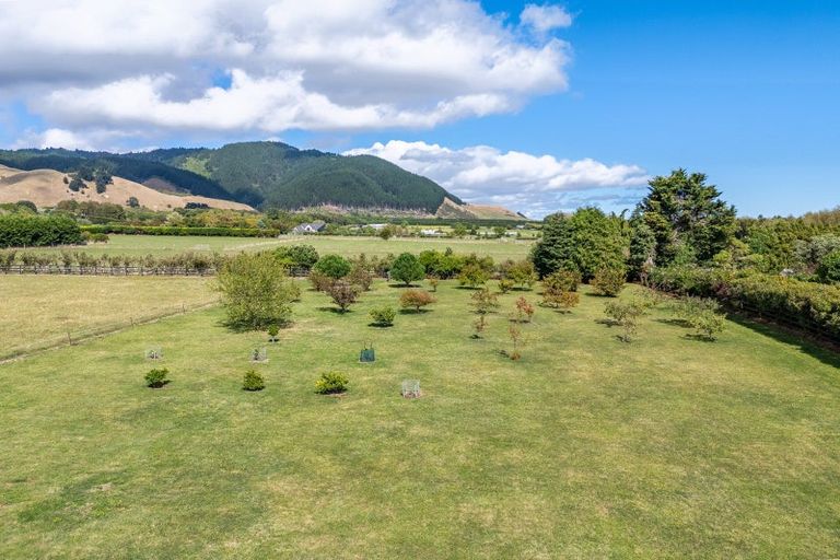 Photo of property in 106 Settlement Road, Te Horo, Otaki, 5582