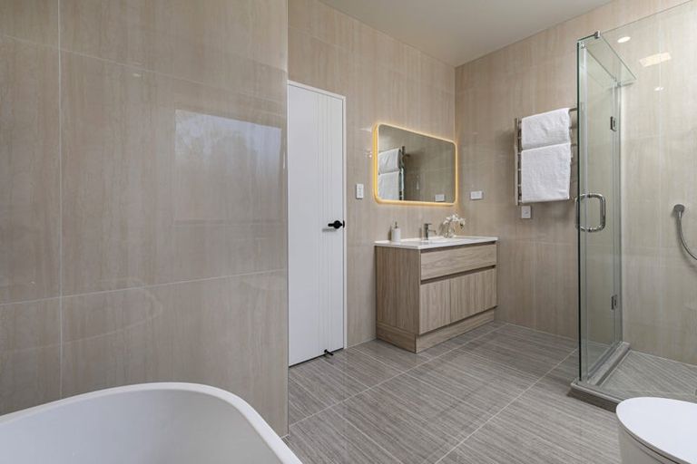 Photo of property in 47 Mcindoe Road, Kumeu, 0810