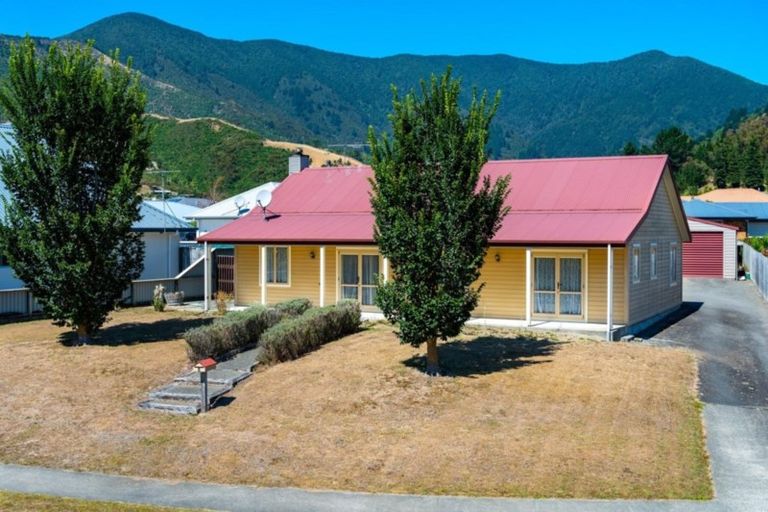 Photo of property in 4 Rohe Drive, Waikawa, Picton, 7220