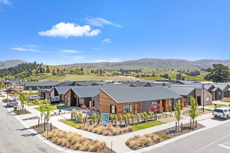 Photo of property in 16 Wooing Tree Avenue, Cromwell, 9310