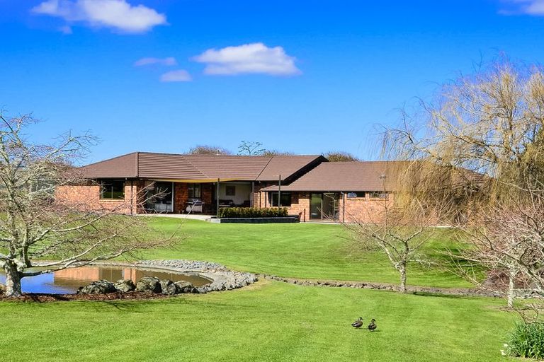 Photo of property in 198 Oraha Road, Kumeu, 0892