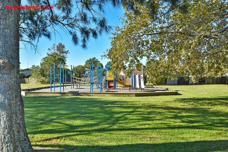 Photo of property in 1/27 Reelick Avenue, Pakuranga Heights, Auckland, 2010