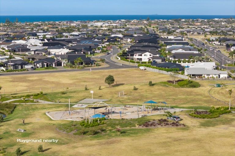 Photo of property in 2 Serrata Close, Papamoa Beach, Papamoa, 3118