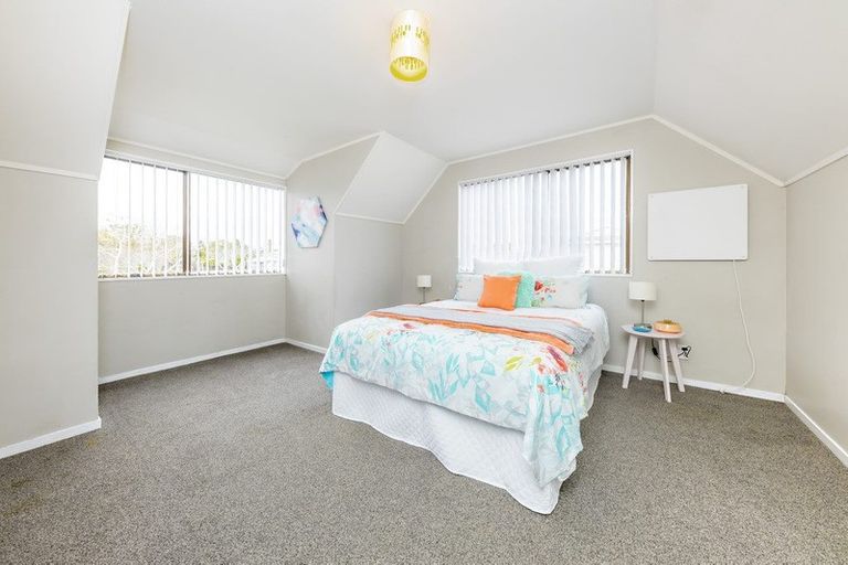 Photo of property in 11 Slim Place, Clendon Park, Auckland, 2103