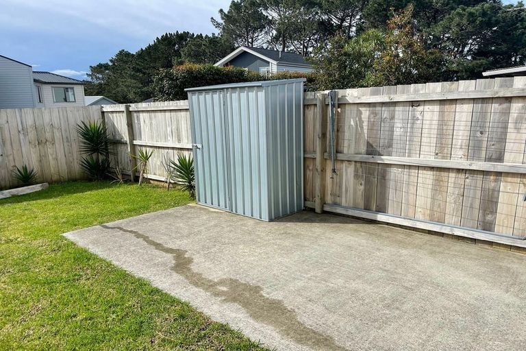 Photo of property in 77 Granville Drive, Massey, Auckland, 0614