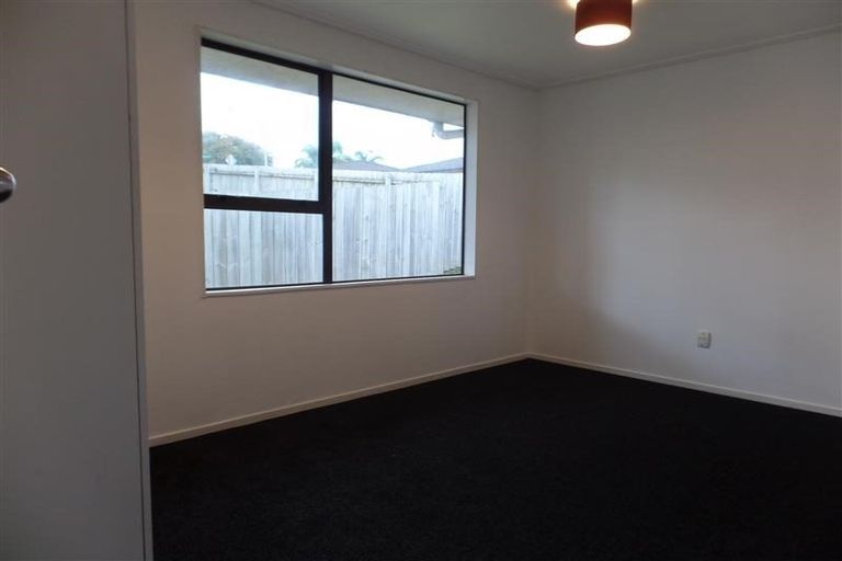 Photo of property in 2/185a Royal Road, Massey, Auckland, 0614