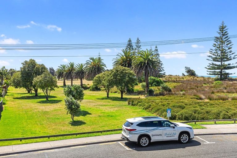 Photo of property in 10 Karewa Parade, Papamoa Beach, Papamoa, 3118