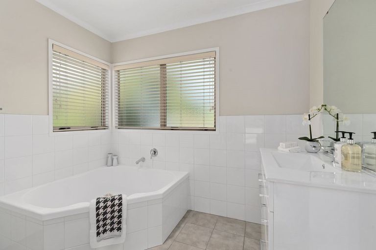 Photo of property in 43 Kristin Lane, Albany, Auckland, 0632