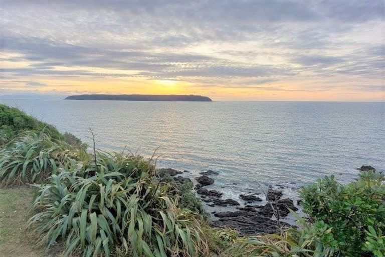 Photo of property in 7 Terrace Road, Titahi Bay, Porirua, 5022