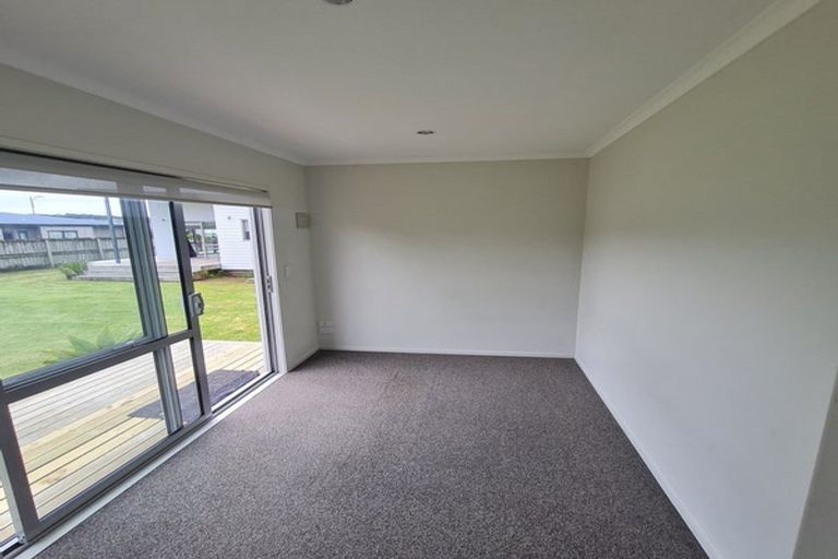 Photo of property in 8 Wells Place, Whitianga, 3510