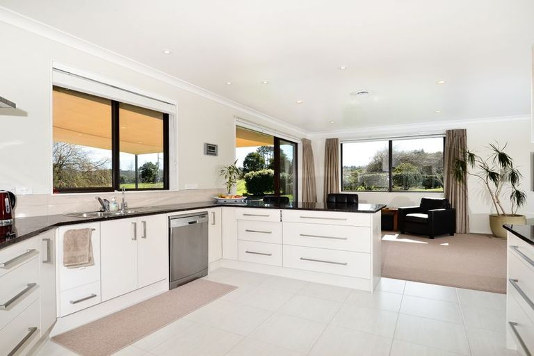 Photo of property in 198 Oraha Road, Kumeu, 0892