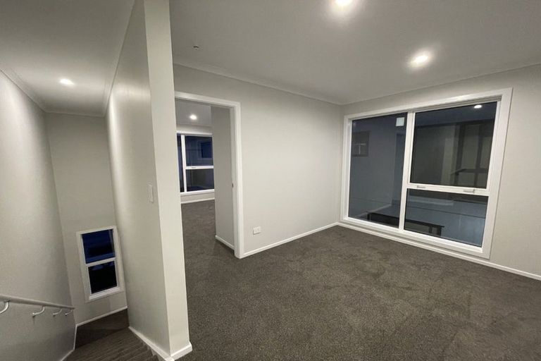 Photo of property in 16 Koreke Close, Kenepuru, Porirua, 5022
