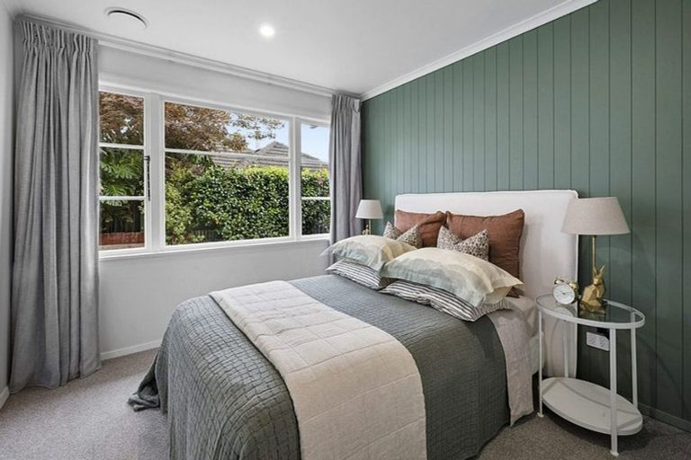 Photo of property in 390 Mangorei Road, Merrilands, New Plymouth, 4312