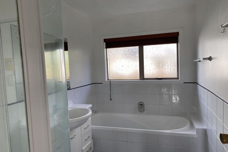 Photo of property in 4 Lynngate Place, Hillcrest, Auckland, 0627