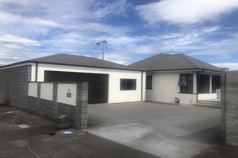 Photo of property in 102 Mangorei Road, Merrilands, New Plymouth, 4312