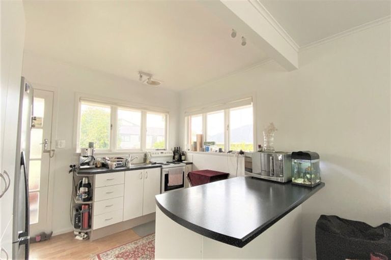 Photo of property in 3/6 Corrella Road, Belmont, Auckland, 0622